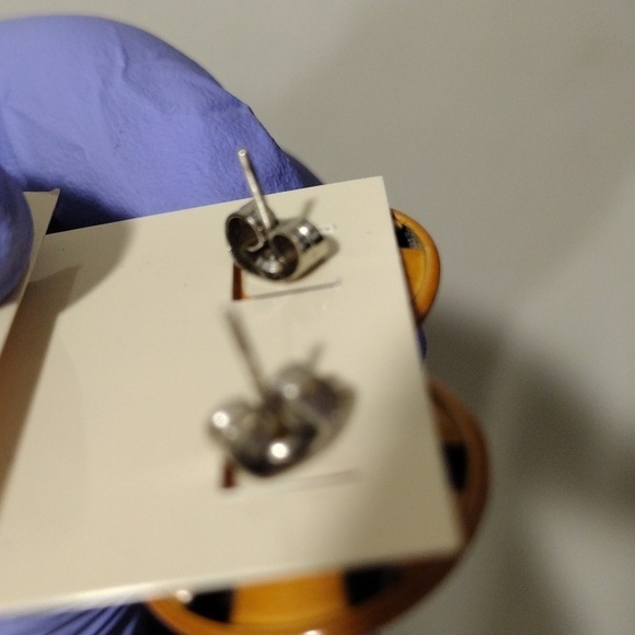 Women's Stunning Brown Circle Shape Stud Earrings with Silver tone hardware 0.75 - Picture 4 of 5